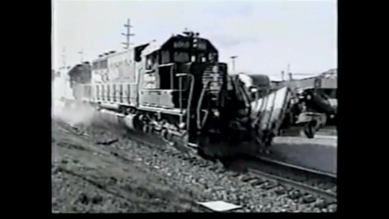 Train Hits Semi Truck Stopped On Tracks - YouTube