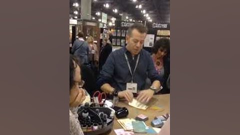Tim Holtz Distress Oxide demo - CREATIVATION