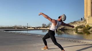 La sublime performance d'un danseur de pole dance au Peyrou