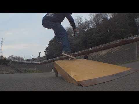Freeline Skates trick [boneless 360°（bank）]