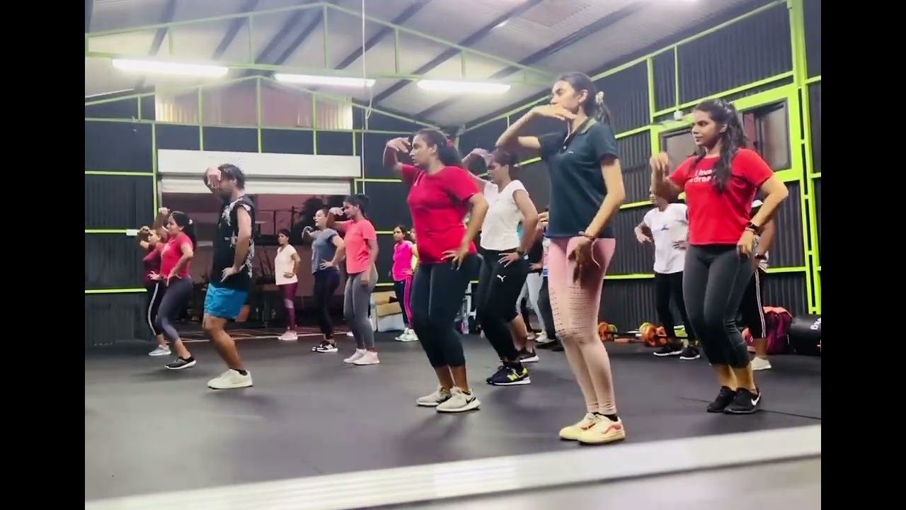 Bollywood dance Workout | Dance fitness | Dancing with Sheen