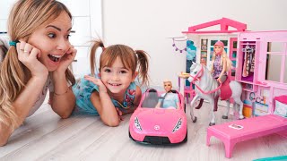 Новый дом для Мии. Мия распаковывает подарок с игрушками. Barbie dolls. Кукла Барби и Кен! Toys