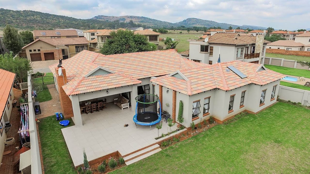 4 Bedroom House for sale in North West Hartbeespoort Dam Xanadu