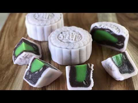 Red Bean Mochi Snow Skin Mooncakes 紅豆綠茶麻糬冰皮月餅