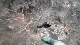 Рыли окоп на Донбассе, а прокопали портал в преисподнюю :) Адская дыра под землю )))