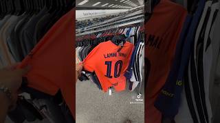 Ross fake-out: Barcelona replica gear 😅⚽️ #football #jersey #ross #lamine #barca #barcelona