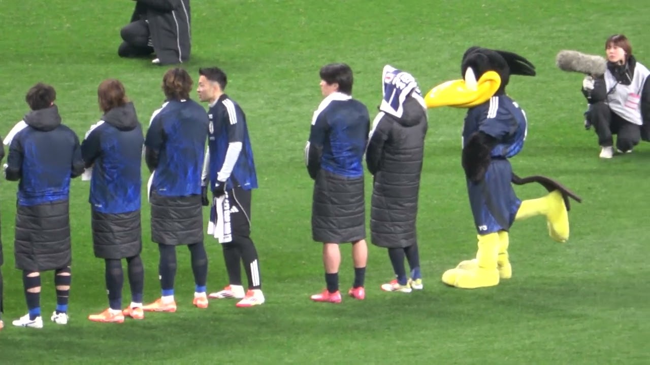 【W杯】世界最速‼ Ｗ杯切符獲得 水をかけられる森保監督・無茶ぶりされるも動じない長友佑都の「ブラボー」 現地映像 日本×バーレーン