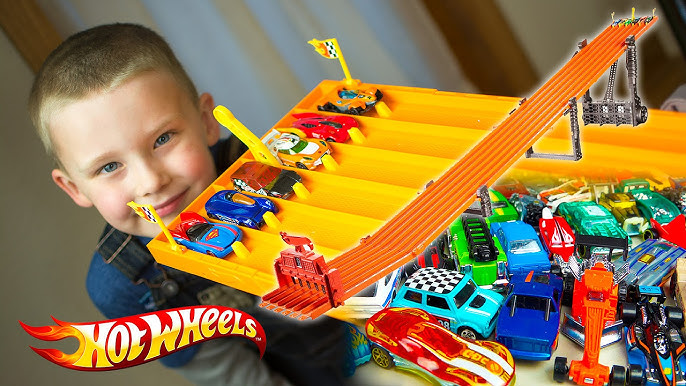 Hot Wheels Cars Race Super 6-Lane Raceway Superman Batman Star Wars Kinder  Playtime - YouTube