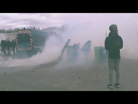 "Желтые жилеты" в Париже с украинским задором громят магазины и жгут дома