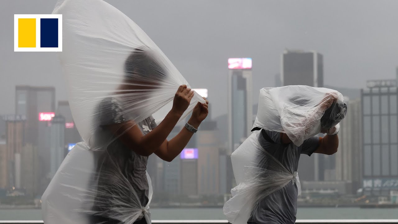 Super Typhoon Saola: Hong Kong shoppers strip supermarket shelves