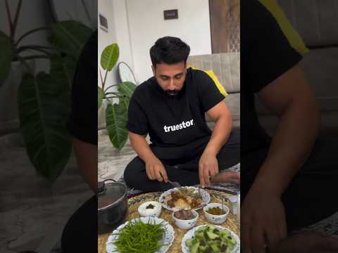 سفره شمالی در رشت قورمه سبزی با گوشت قلقلی   