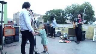 Los Outsaiders - Niña [video oficial] chords