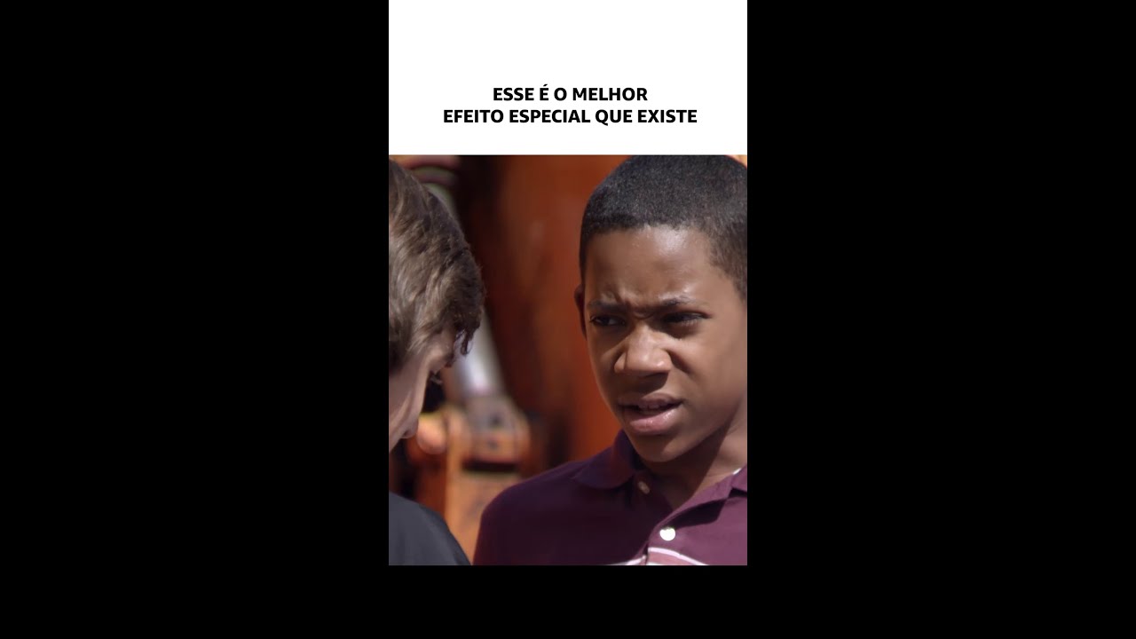 Greg sendo arremessado do flipper 