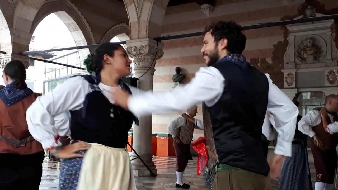 Danze Popolari Friulane 6_Gruppo Folcloristico "Stelutis di Udin"_ IL BAL DAL TRUC