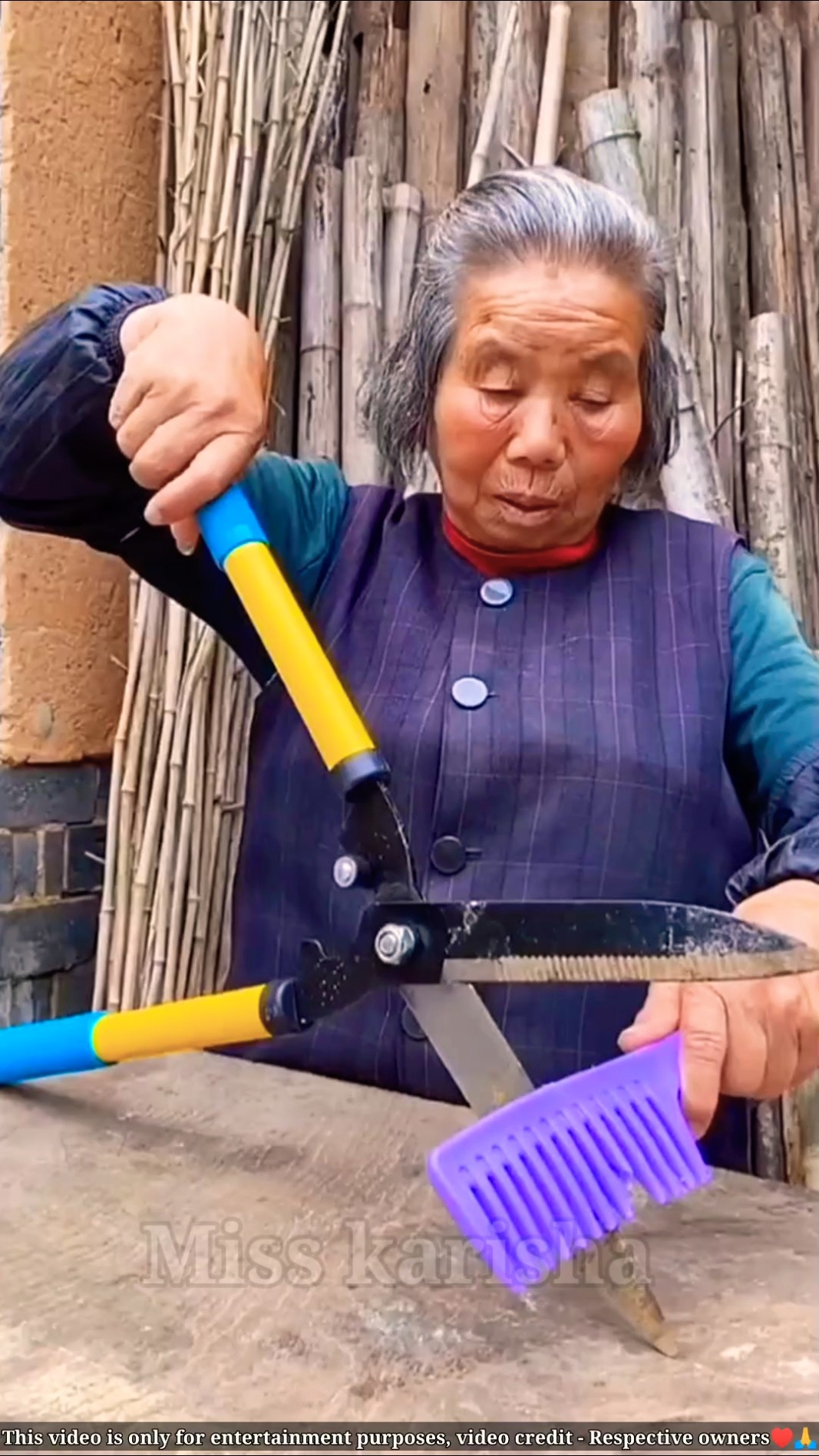 लड़के ?‍? ने बूढ़े दादा जी?के लिए Knife ?️  बनाया ???_mini_woodworking_skill /woo_hand_craft #shorts