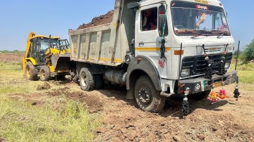 Jcb 3dx backhoe fully loading mud in tata 1618 tipper