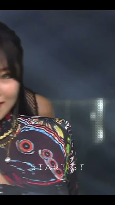 Solar singing Hwasa’s and Wheein's aya part (combined/demo version)