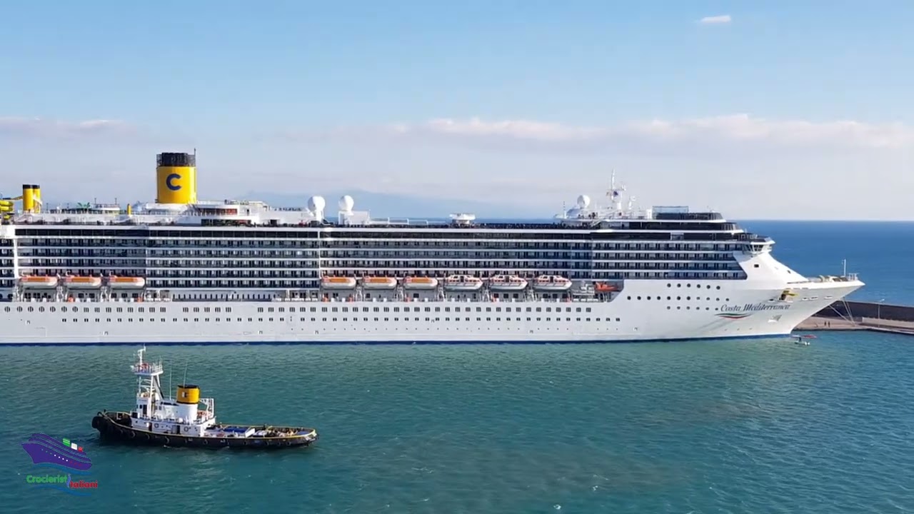 Costa Luminosa Saluta Costa Mediterranea
