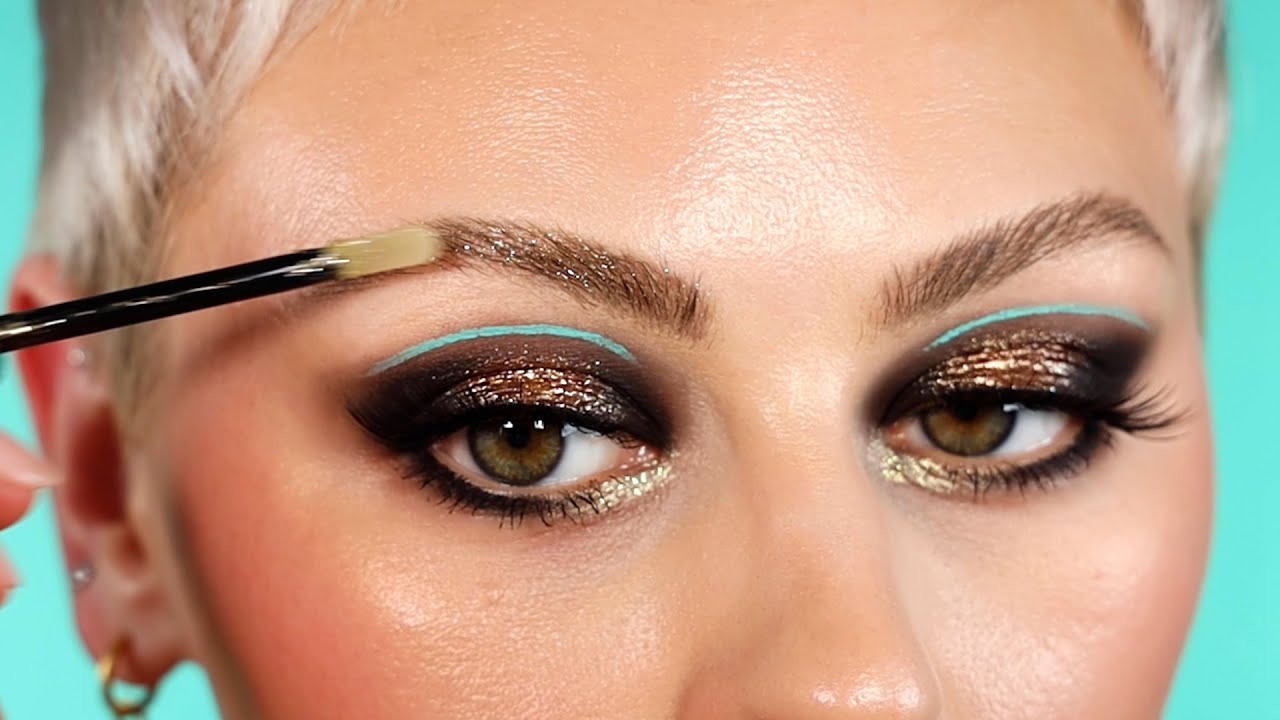 video ABOUT FACE Matte Fluid Eye Paint