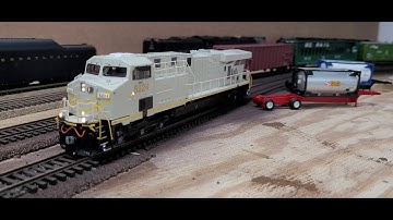 NIXTRAINZ Decoder Buddy Version 5  DCC Decoder Installation in a Athearn Genesis CSX 5224 ES44AC