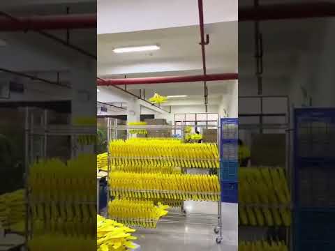 طائرة مع جهاز التحكم عن بعد للأطفال