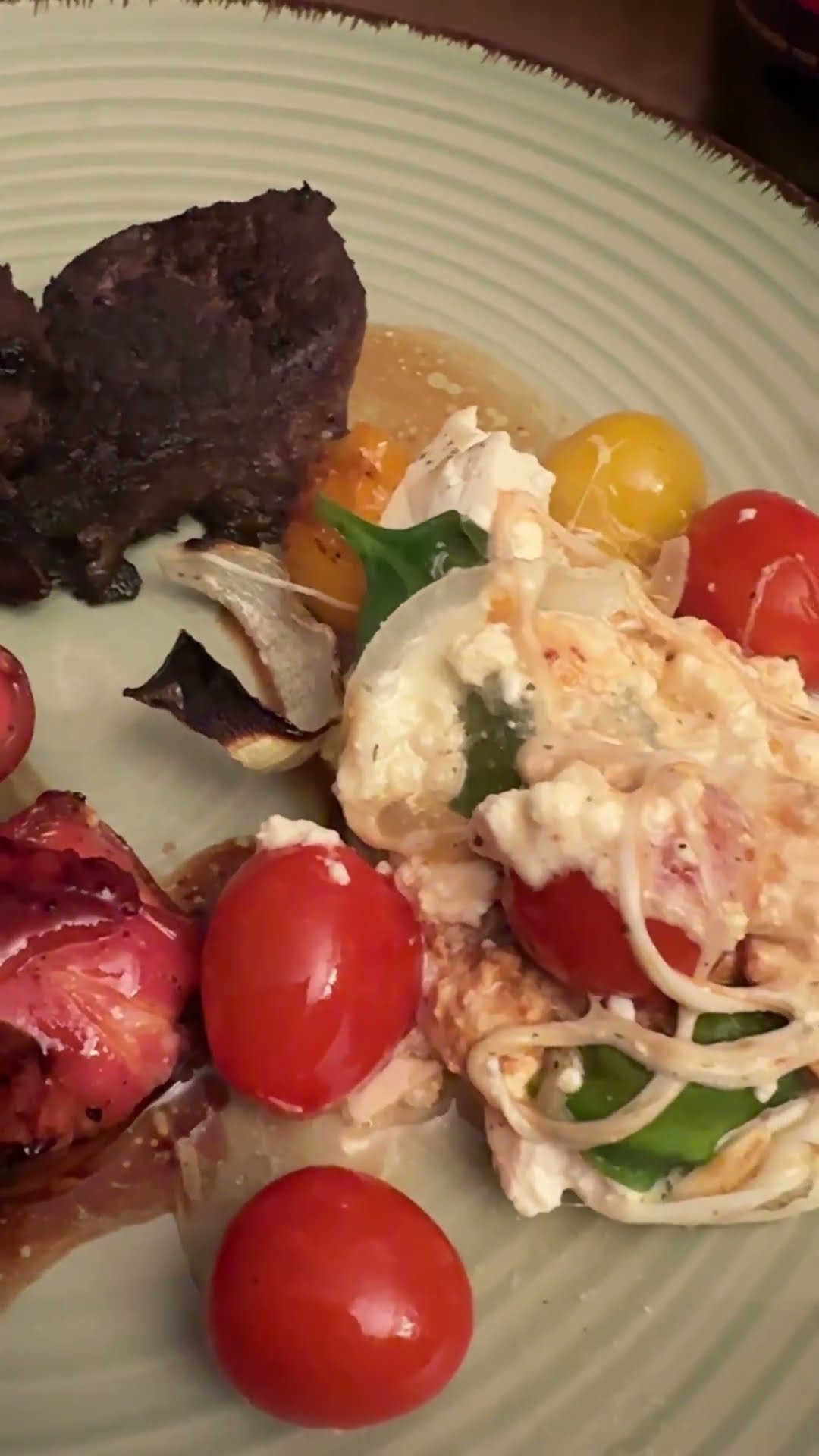 Rinderfilet Ziegenkäse mit Speckmantel in Honig gebraten, überbackener ...