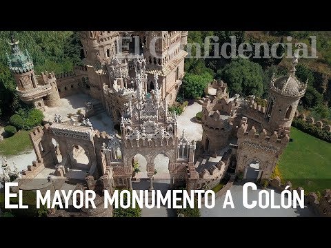 Video: Bañarse en rojo, azul, blanco, verde y otros colores. Fotos inusuales de Mark Mawson