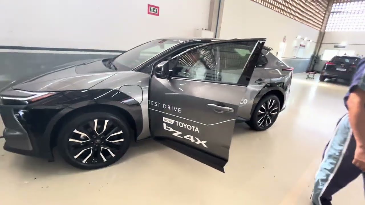 BASTIDORES - ANDANDO PELA PRIMEIRA VEZ NO TOYOTA BZ4X. EM BREVE, FAREMOS TEST DRIVE
