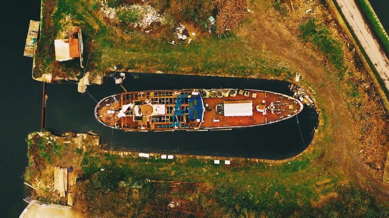 Incredible Ships at Sea – Relaxing Ocean Footage (4K)