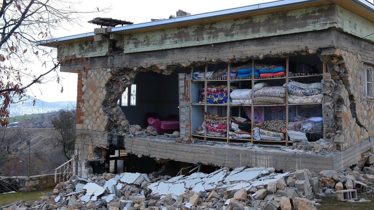 KÖYLERDEKİ ENKAZLAR OLDUĞU GİBİ DURUYOR | MUSOLAR MUHTARI ANLATIYOR #PAZARCIK #Erdhej #Deprem