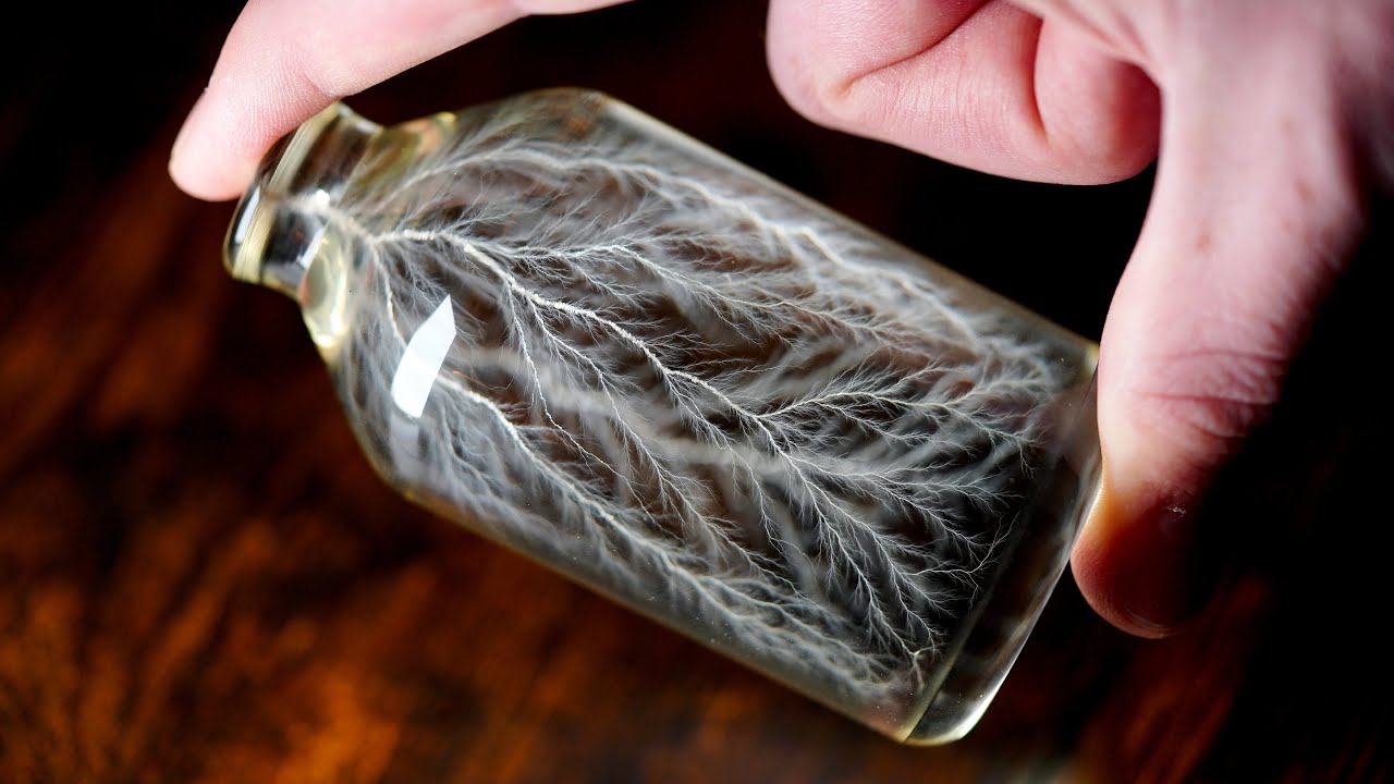 Создание молнии в бутылке с помощью ускорителя частиц