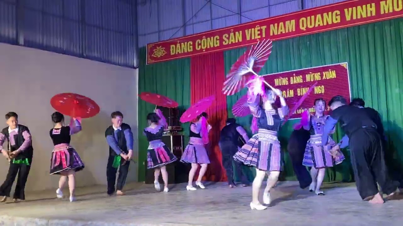 Mùa xuân trên bản Mông (pà háng)