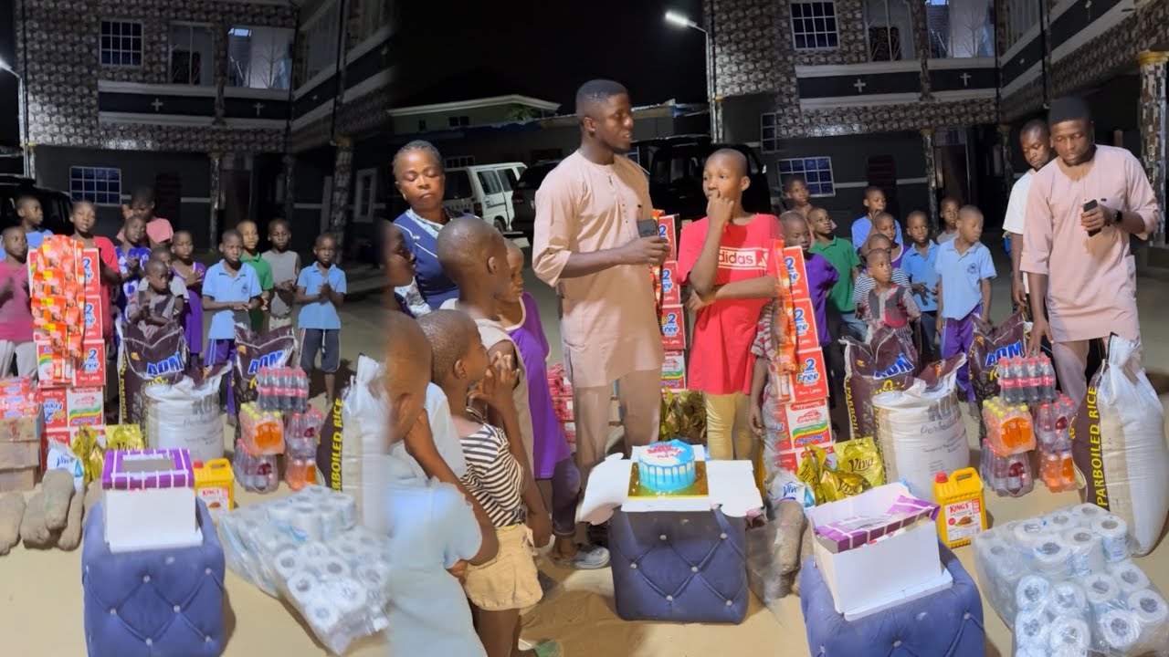 This is how I celebrated my birthday at the orphanage home. Thank you so much Family. God bless you 