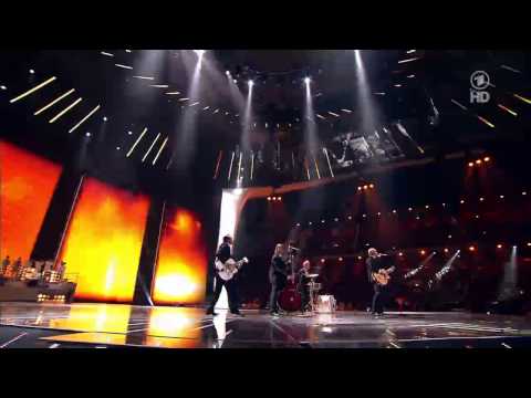 ESC Opening / Eröffnung - Eurovision 2011 // "Satellite" Raab feat. Lena & 42 Lena-Doubles