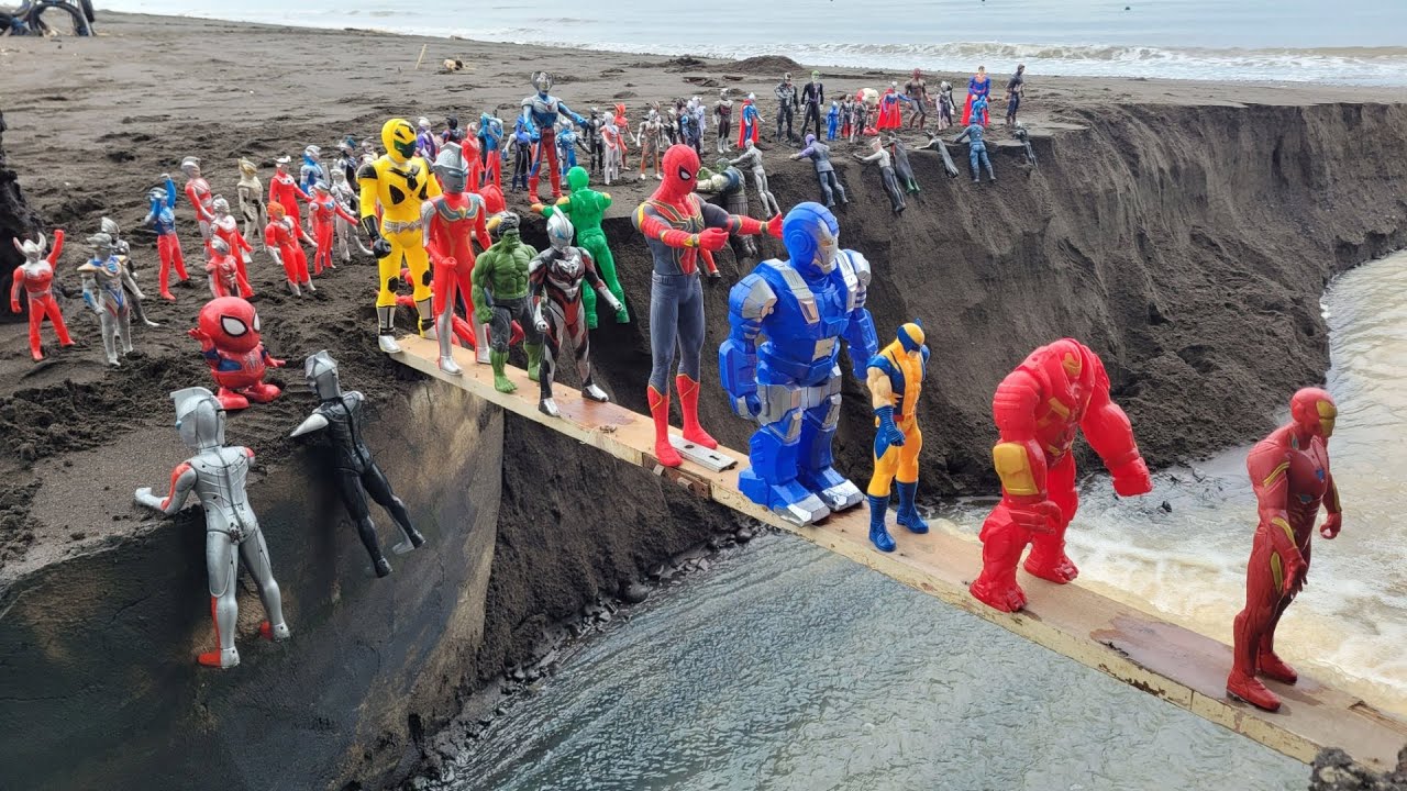 SPIDERMAN JATUH DARI JEMNATAN, IRON MAN DAN THOR JATUH KE SUNGAI, AVENGERS JATUH KE JURANG