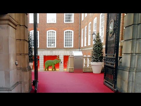 Apex Temple Court Hotel. LONDON. and surrounding area. Summertime.