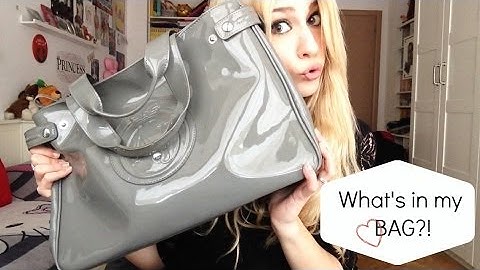 TAG: What's in my bag? - (Cosa c'è nella mia borsa?)