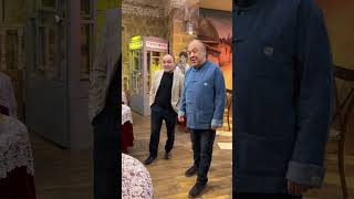 Mirzabek Xolmedov  Eslab Eslab sahna Ortidagi Kadr shorts