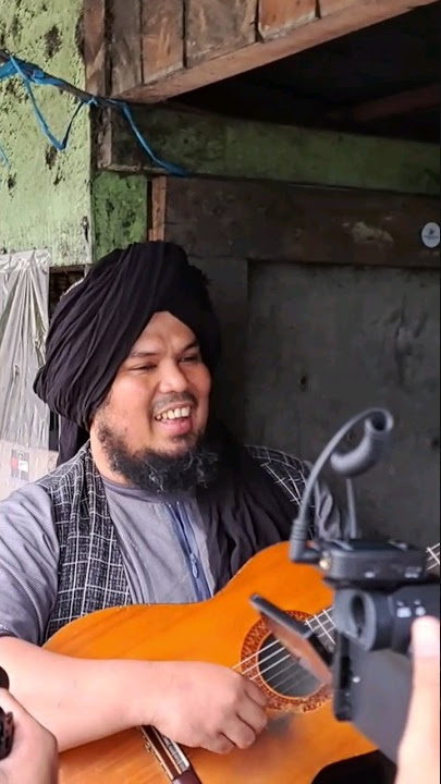 Ustad Derry Sulaiman Nyanyi