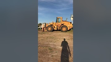 1993 Case 821B Front Loader Startup