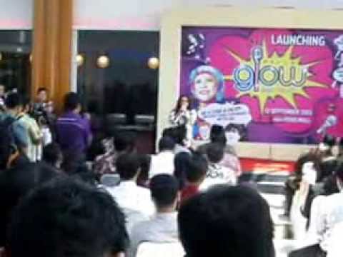 Melly Goeslaw @ Melly Glow Solo
