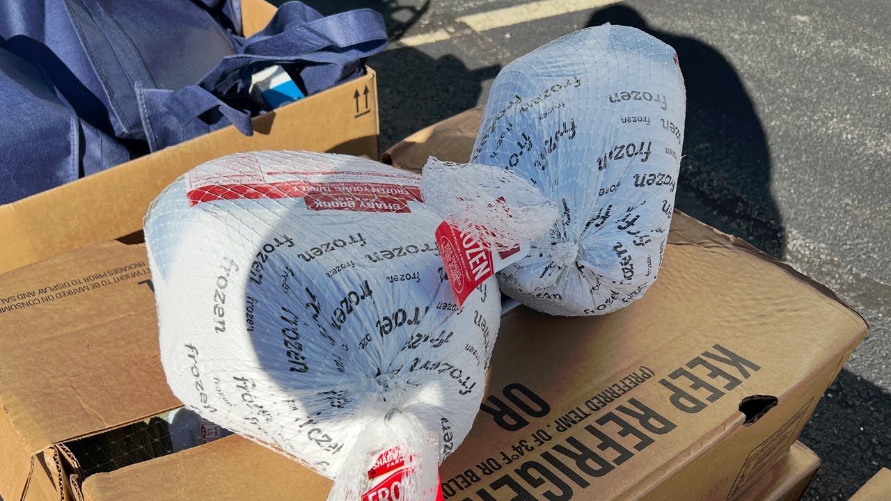Middlesex Deputy Sherriffs Assoc. Distribute Turkeys to Veterans for Thanksgiving 4 YouTube player