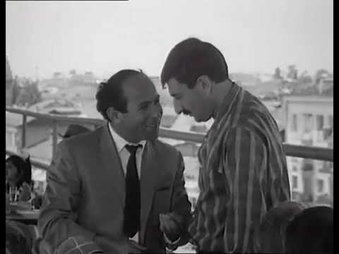 მარცხნივ ვიჯექი მე რადიატორთან