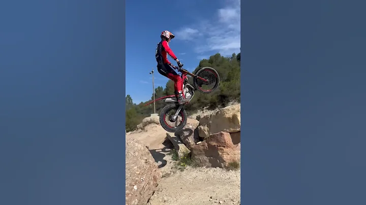 Escaladă pe o motocicletă de trial #motociclete #trial #motortrial #motorsport #trialgasgas #bicicletetrial