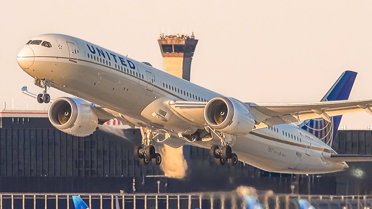 🇺🇸 CHICAGO O'HARE Airport Plane Spotting + Aircraft & Flight Route Information Subtitles !