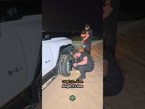 Helping A Family With A Hummer EV Stuck In Sand مساعدة عائلة علقت بسيارة هامر كهربائية في الرمل 