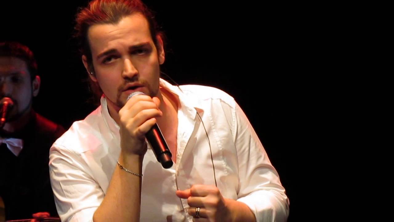 DOMANI (HD) VALERIO SCANU LIVE ACUSTICO MILANO TEATRO PUCCINI 25/02/2013