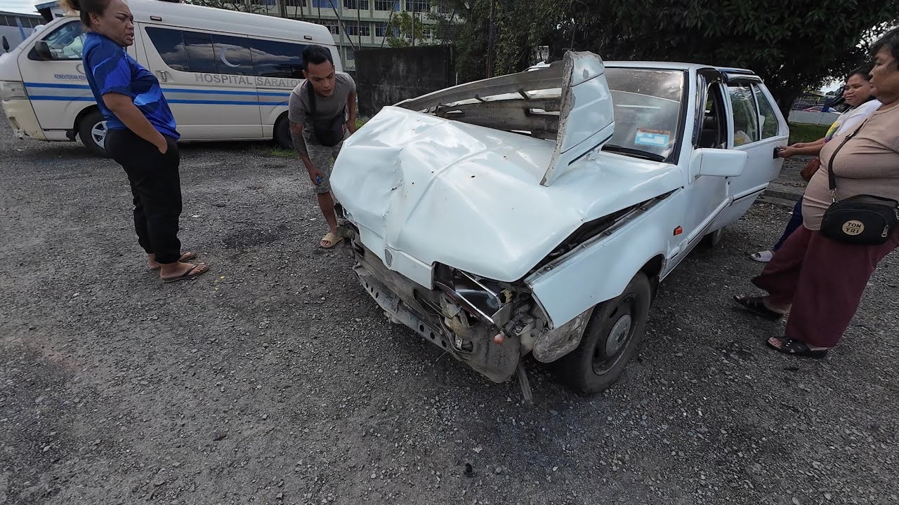 KERETA ADIK MUKI KEMALANGAN BUMPER DEPAN REMUK //