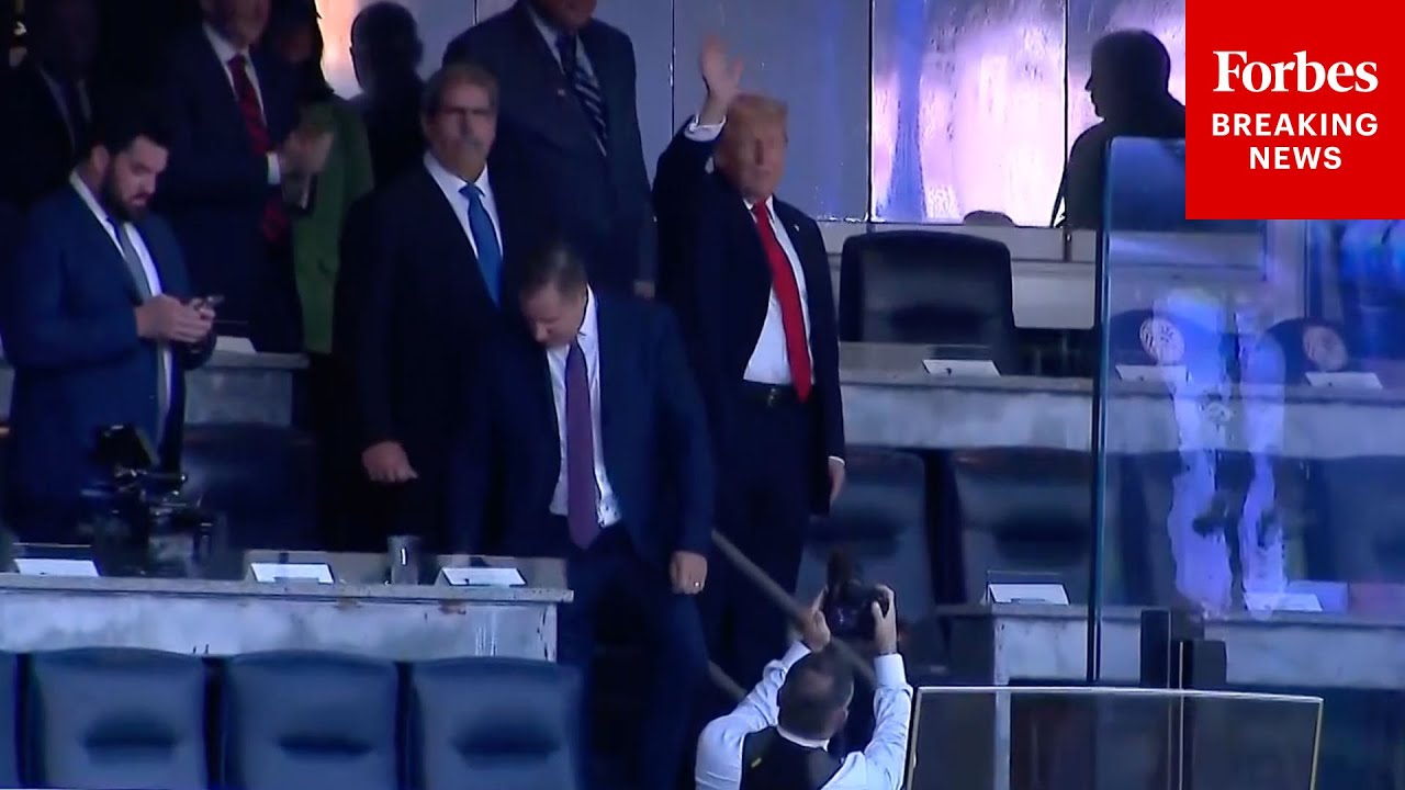 BREAKING NEWS: Trump Waves To The Crowd At Yankee Stadium As He Attends Yankees-Tigers Game