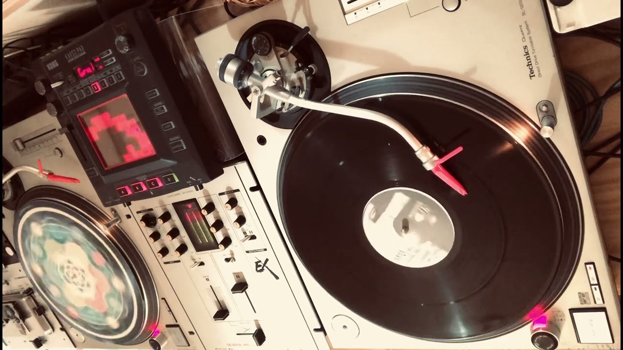 Everyone Falls In Love Dub Mix / Tanto Metro & Devonte - YouTube